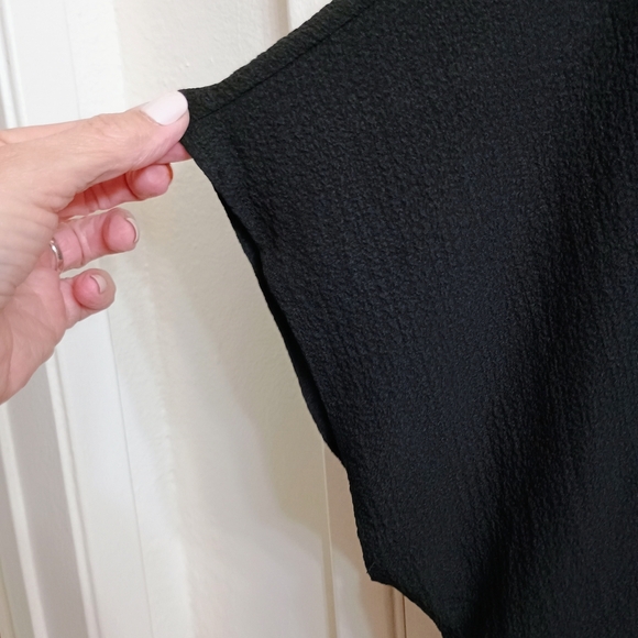 ANDREE BY UNIT Black V-Neck Top - Picture 3 of 5